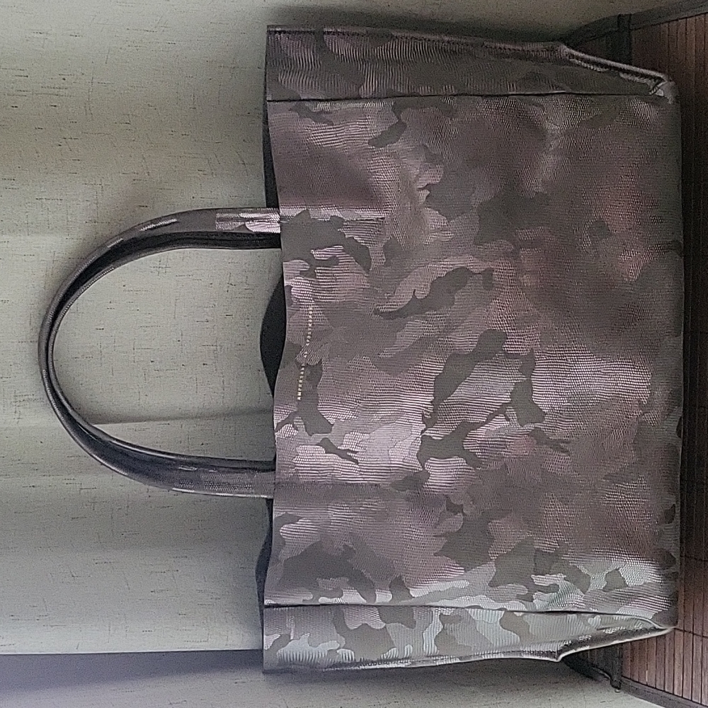 Ampersand as Apostrophee Sideways Tote